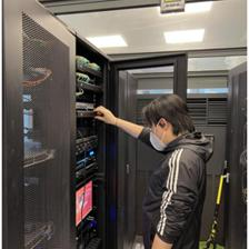同心守“滬” “疫”無反顧 上海聯交所總部大樓里的信息系統守護者